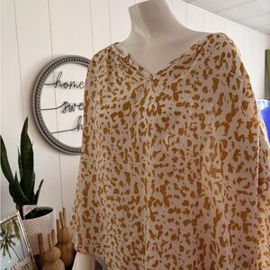 Jennifer Lopez White and Mustard Print V-Neck Blouse